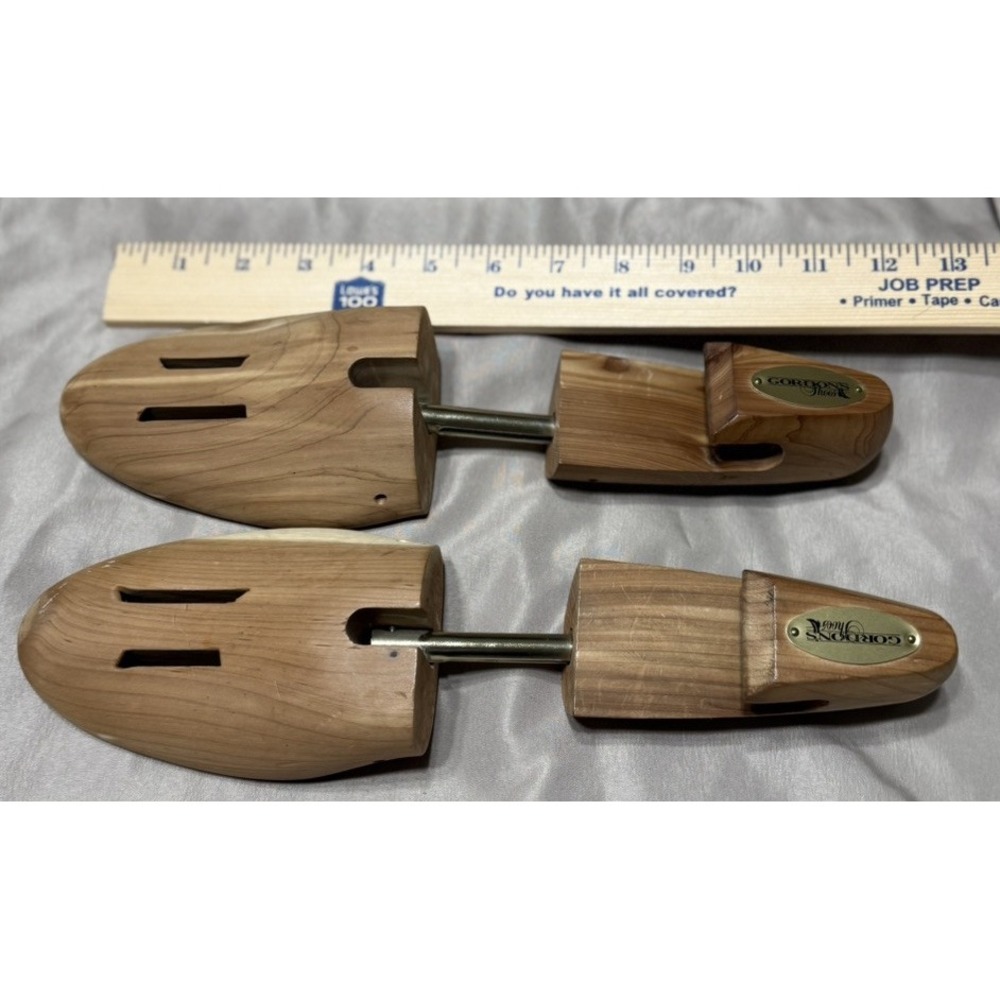 Vintage Gordon Scott Cedar Wood Women Shoe Trees Size Medium‎